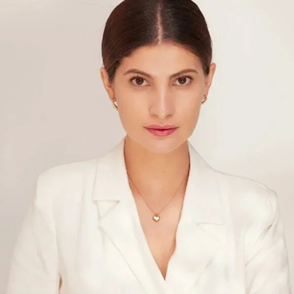 Small Heart Natural Shell Pendant Necklace 18 K Plated Stainless Steel N… - Picture 3 of 8